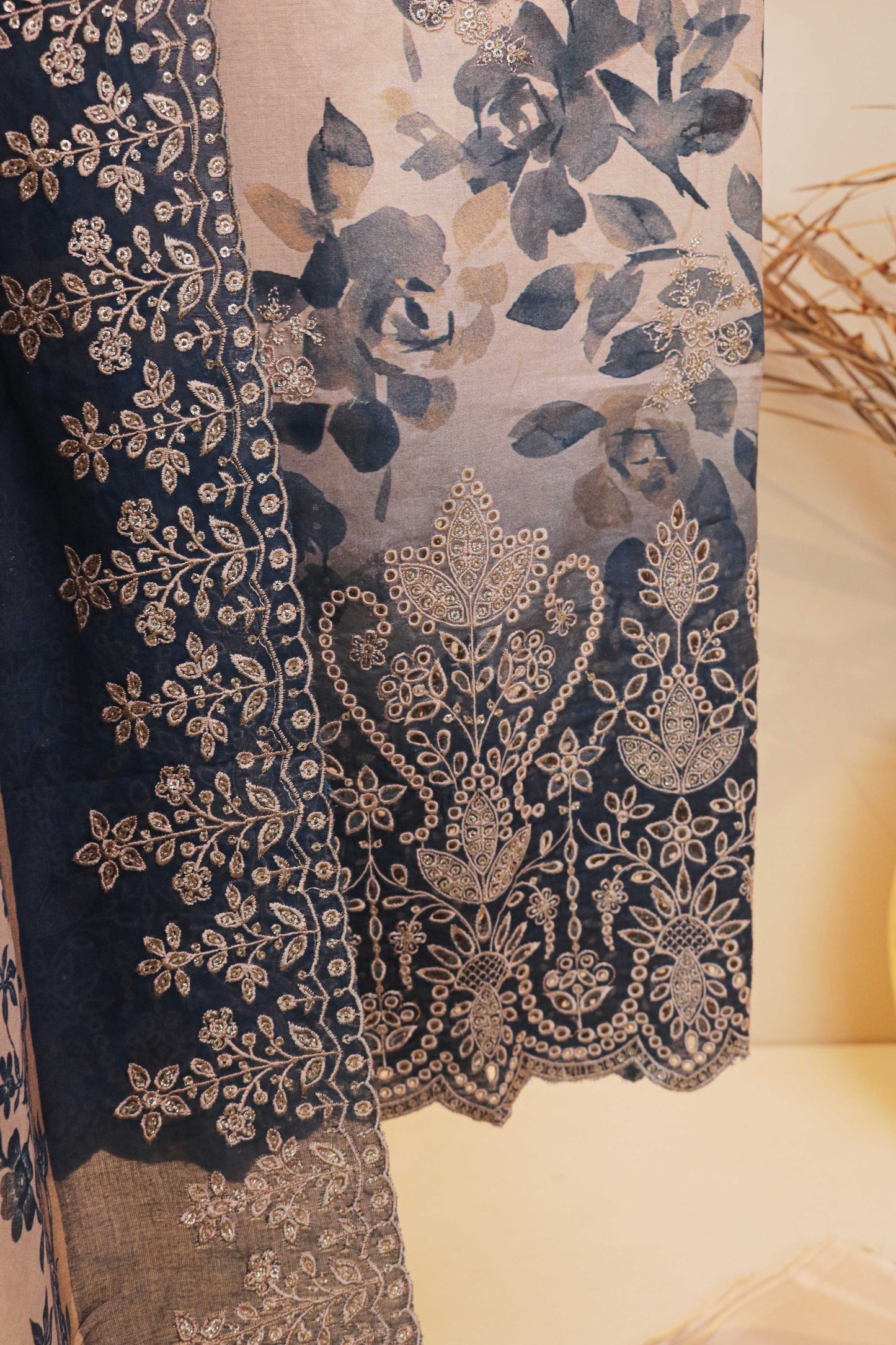 Luxury Lawn Embroidered Suit H25SLEBS21