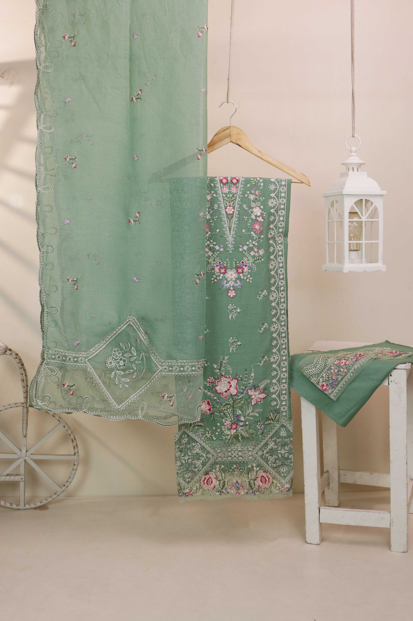 Luxury Lawn Embroidered suit H25SELHA66
