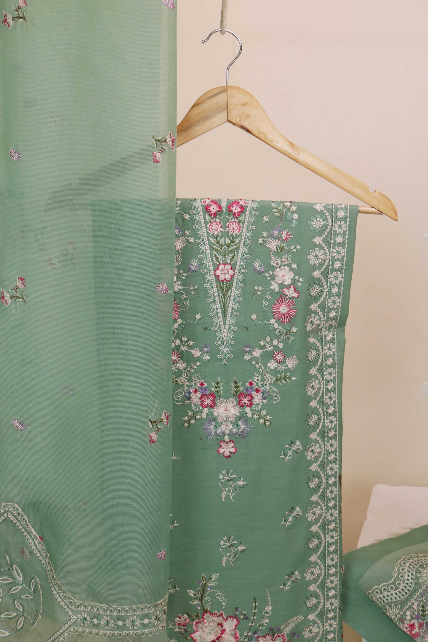 Luxury Lawn Embroidered suit H25SELHA66