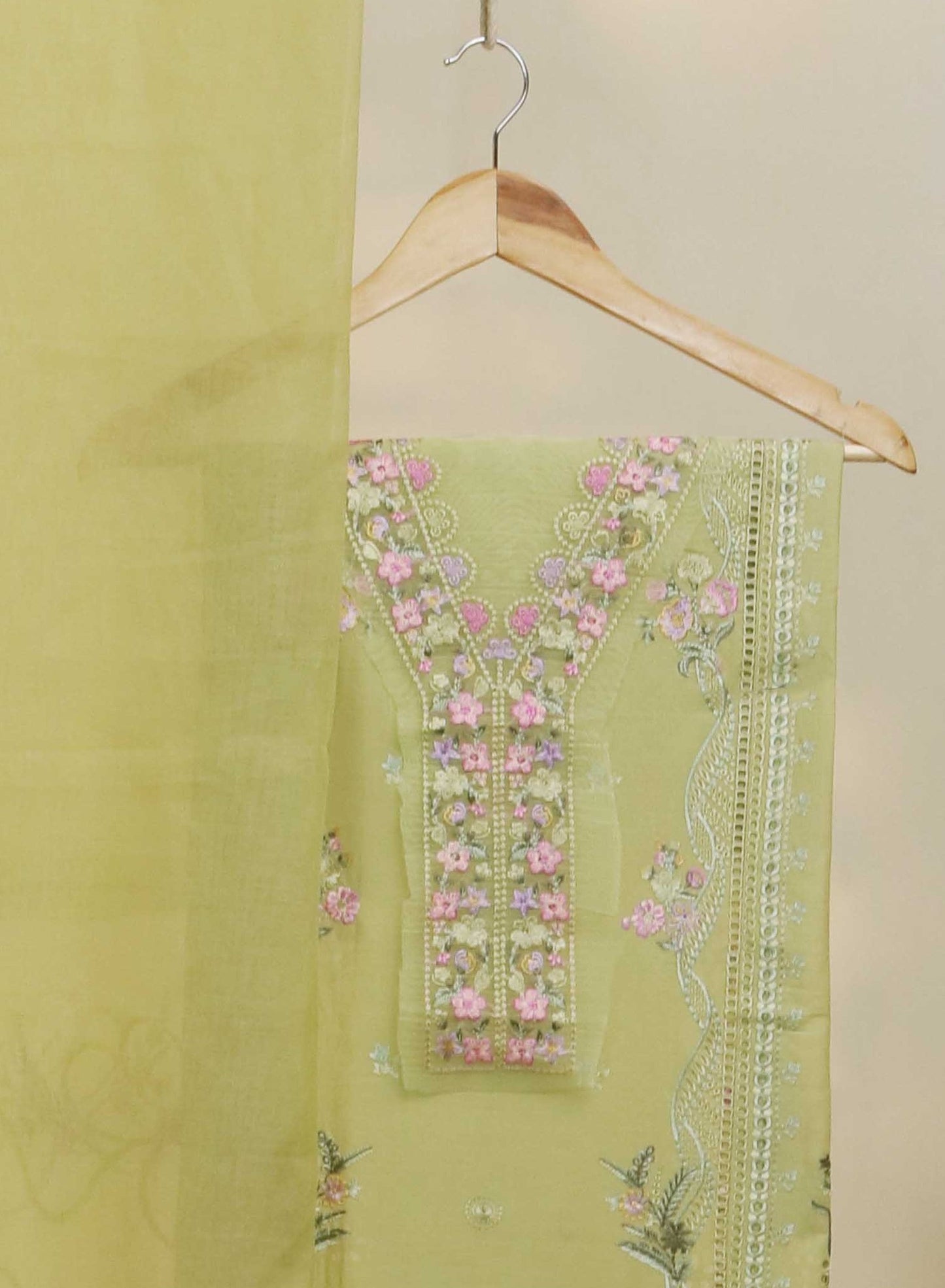 Luxury Lawn Embroidered suit H25SELHA23
