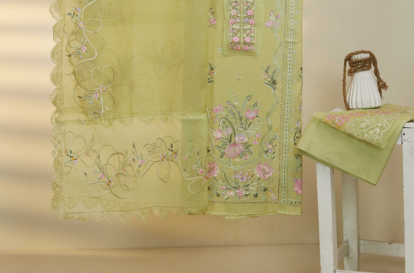 Luxury Lawn Embroidered suit H25SELHA23
