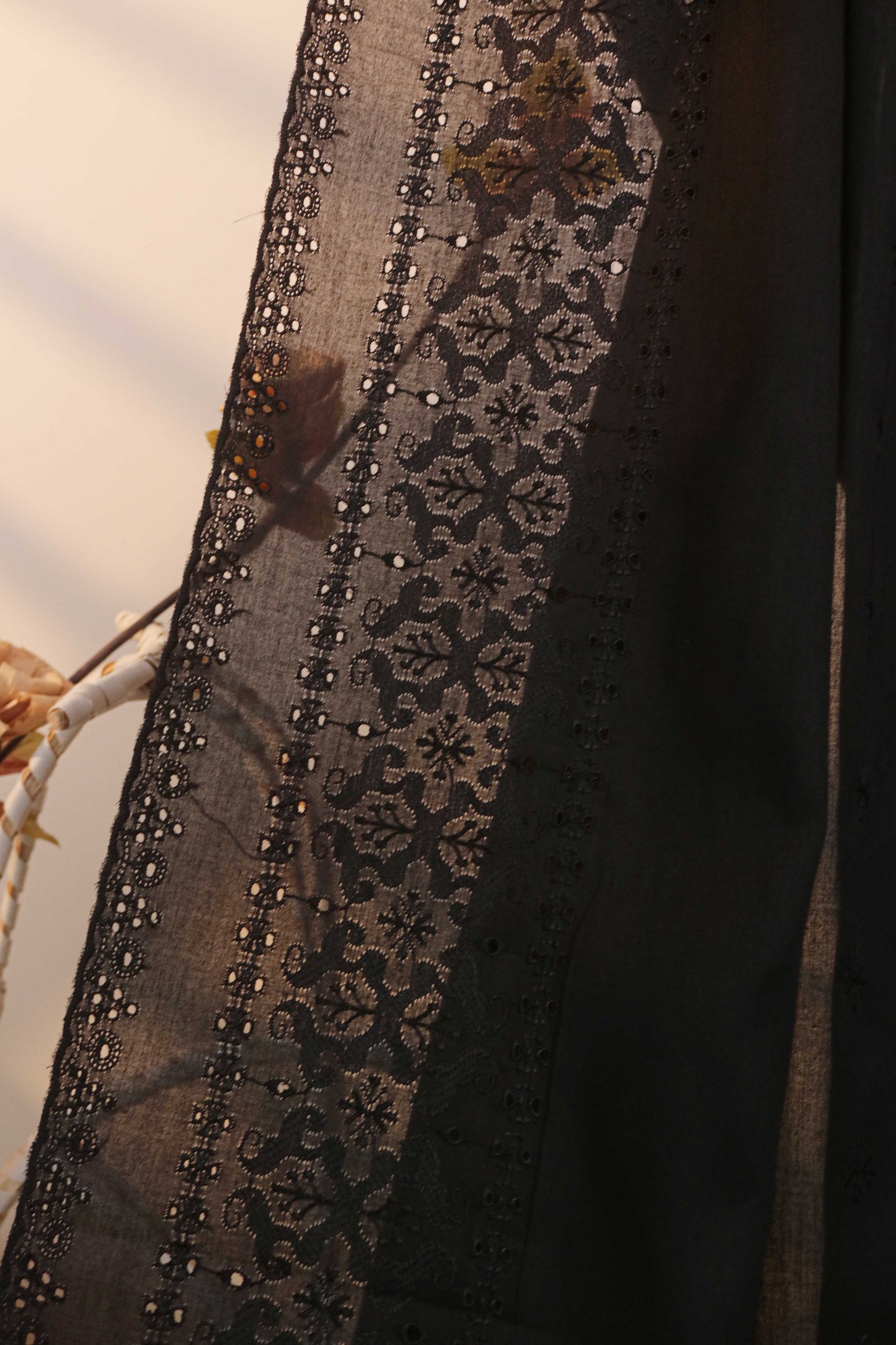 Embroidered Lawn Shawl LSH103