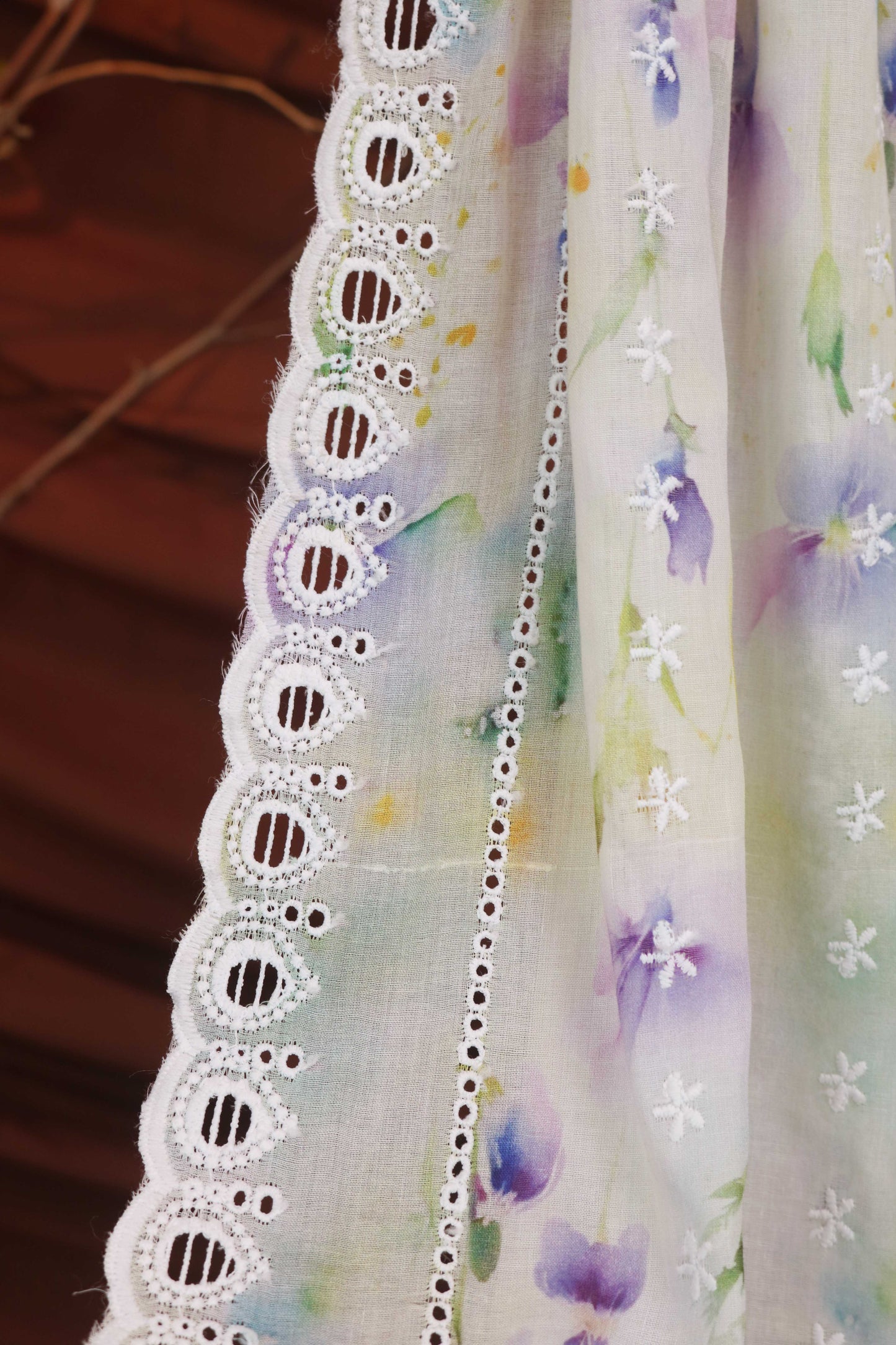 Embroidered Lawn Shawl LSH118