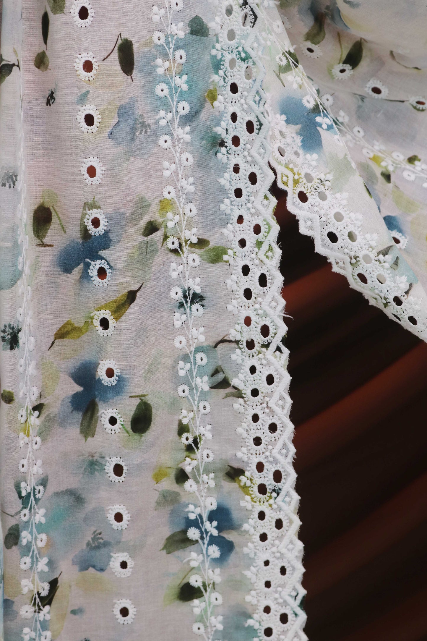 Embroidered Lawn Shawl LSH117