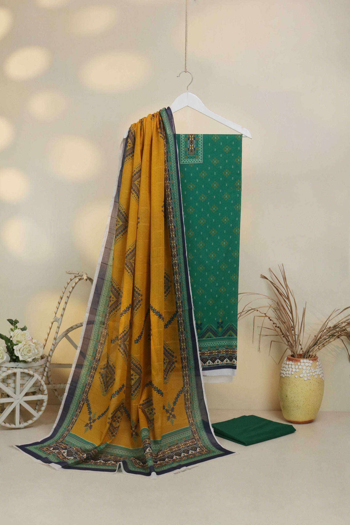 Luxury Lawn Printed Suit H25SLMJ2908