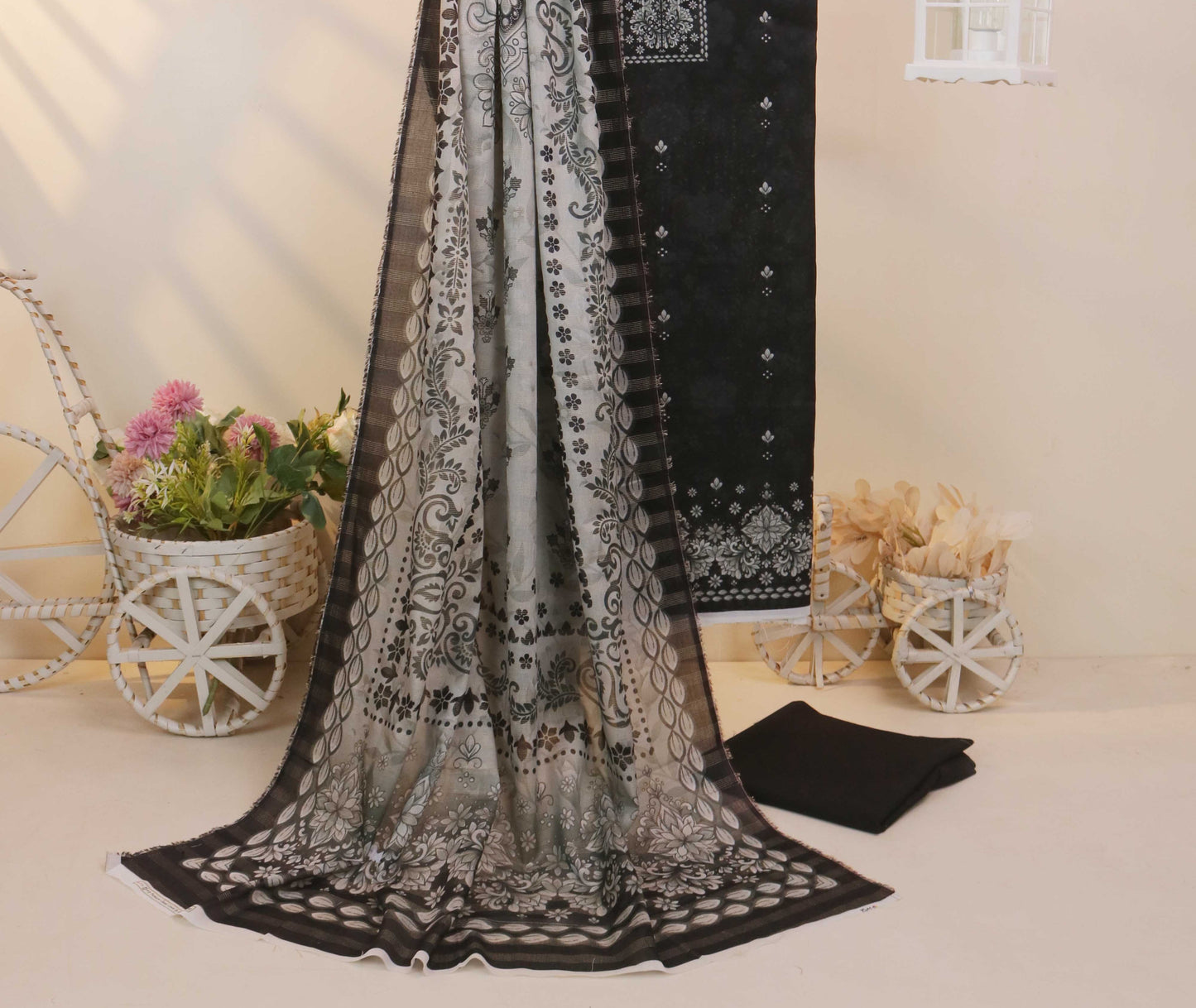 Luxury Lawn Printed Suit H25SLMJ1701