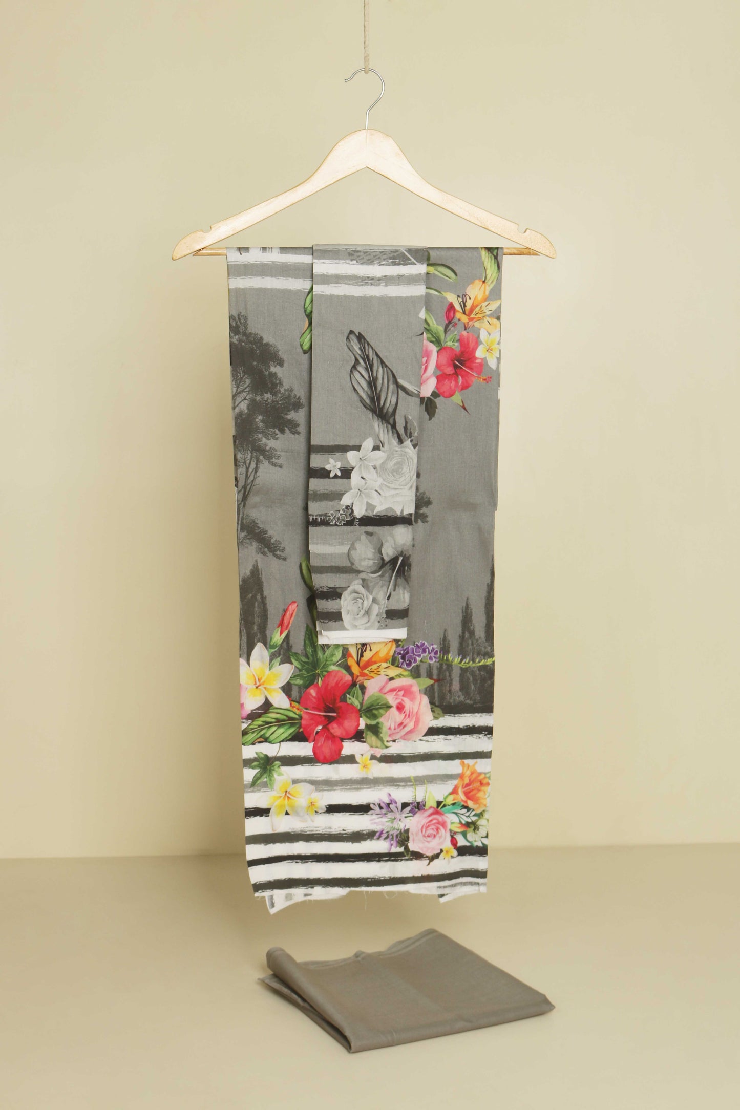 Lawn Printed Suit H25SLST10