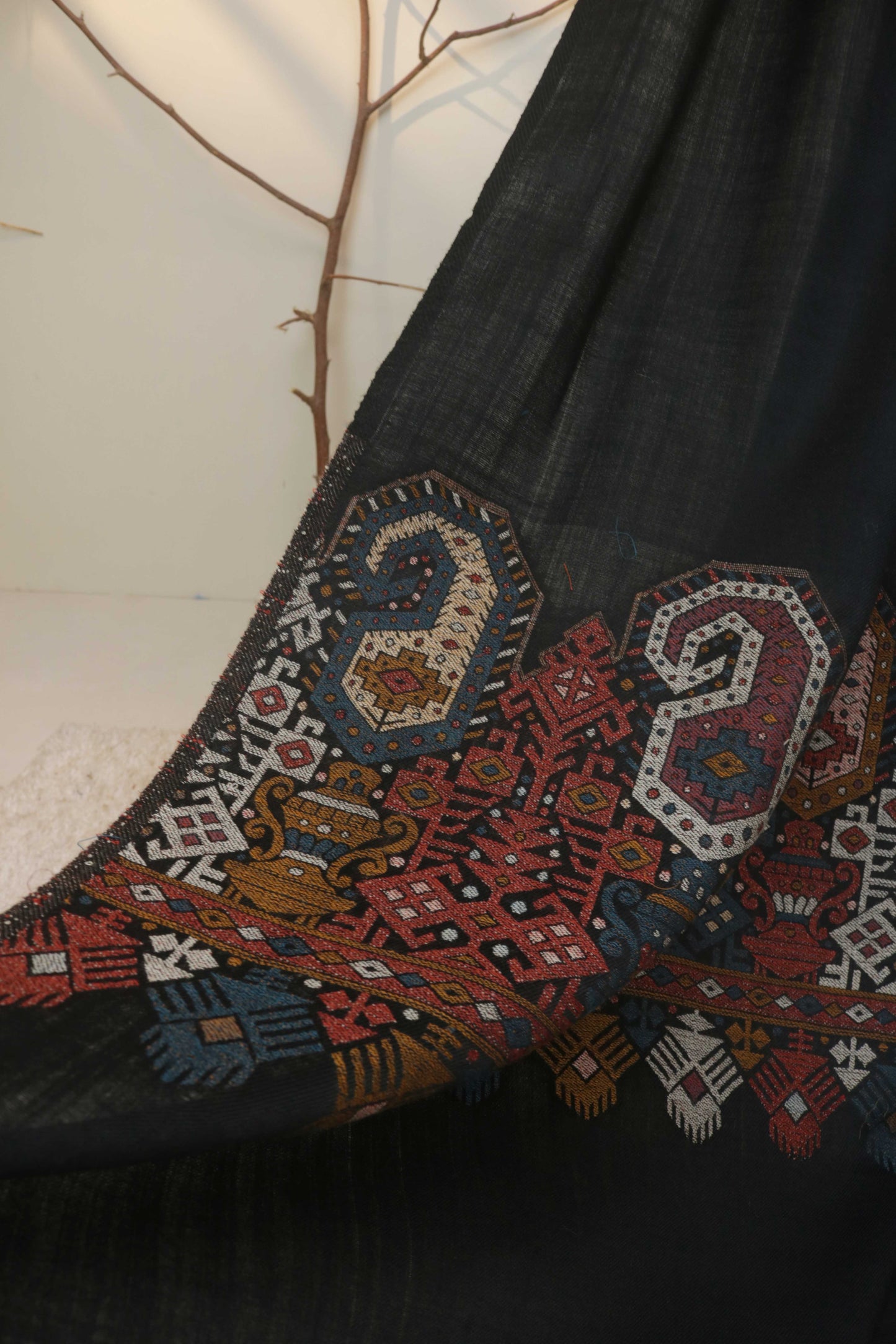 Kani Palo Shawl 3490 Black4