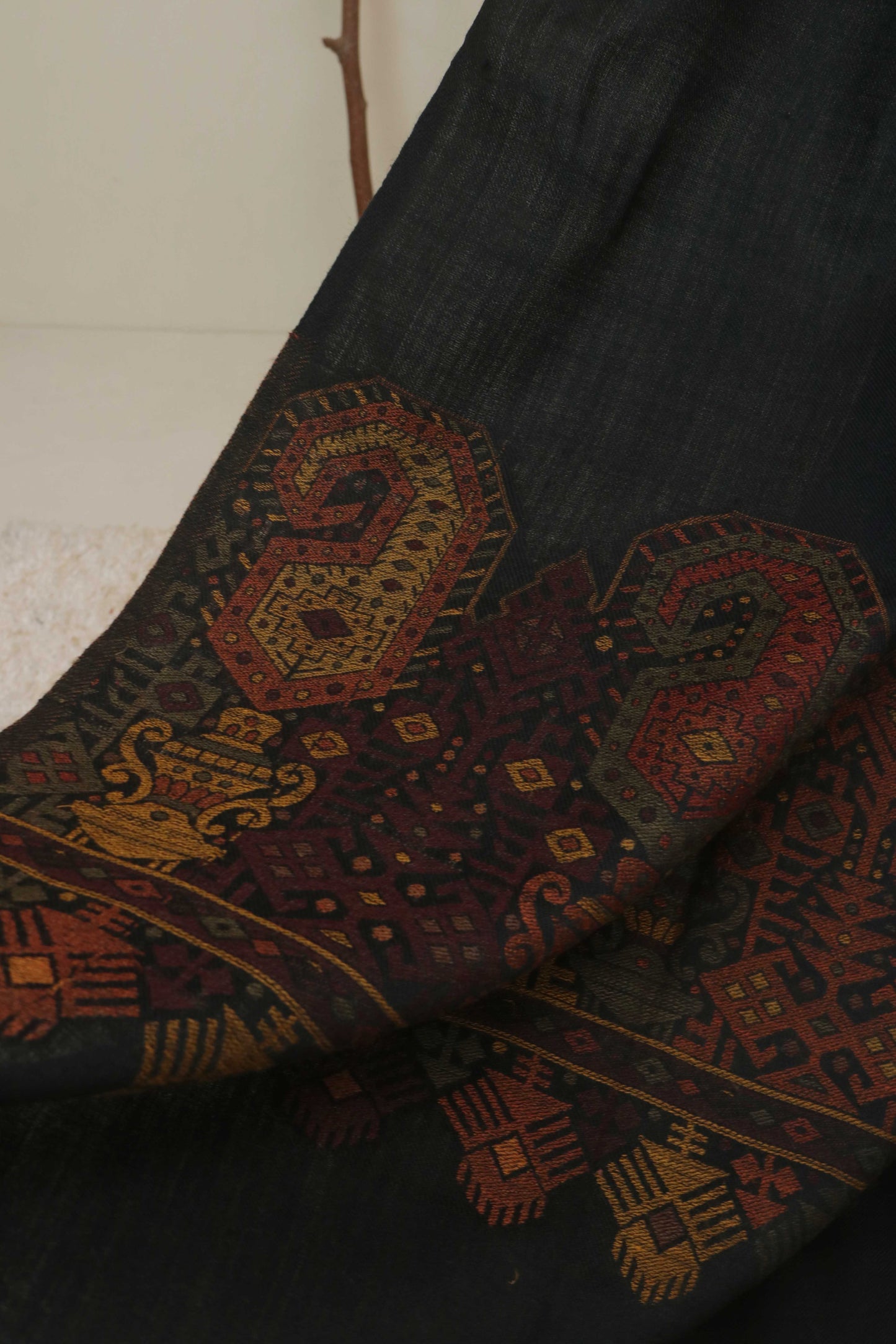 Kani Palo Shawl 3490 Black2