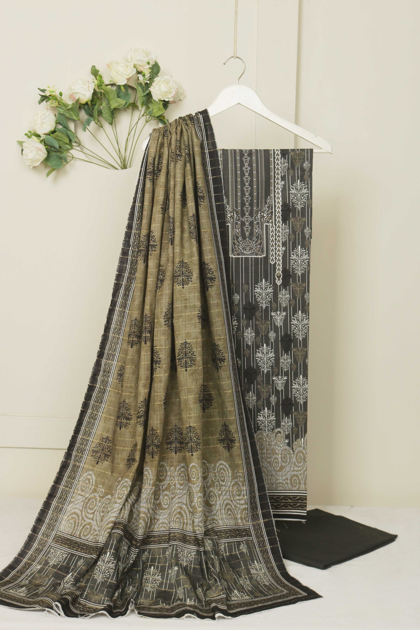 3Piece – Superior Printed Khaddar Suit BSK2405