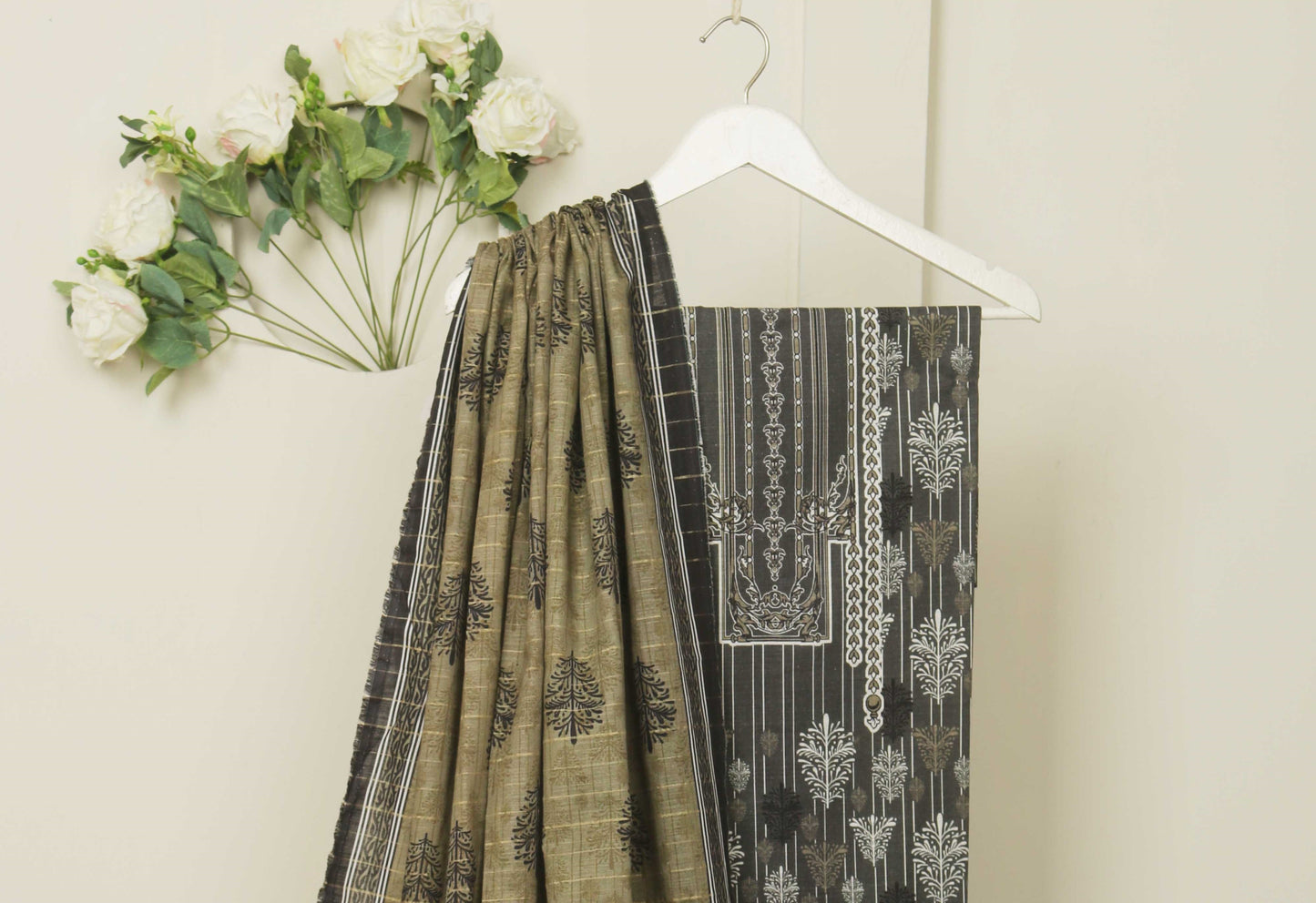 3Piece – Superior Printed Khaddar Suit BSK2405