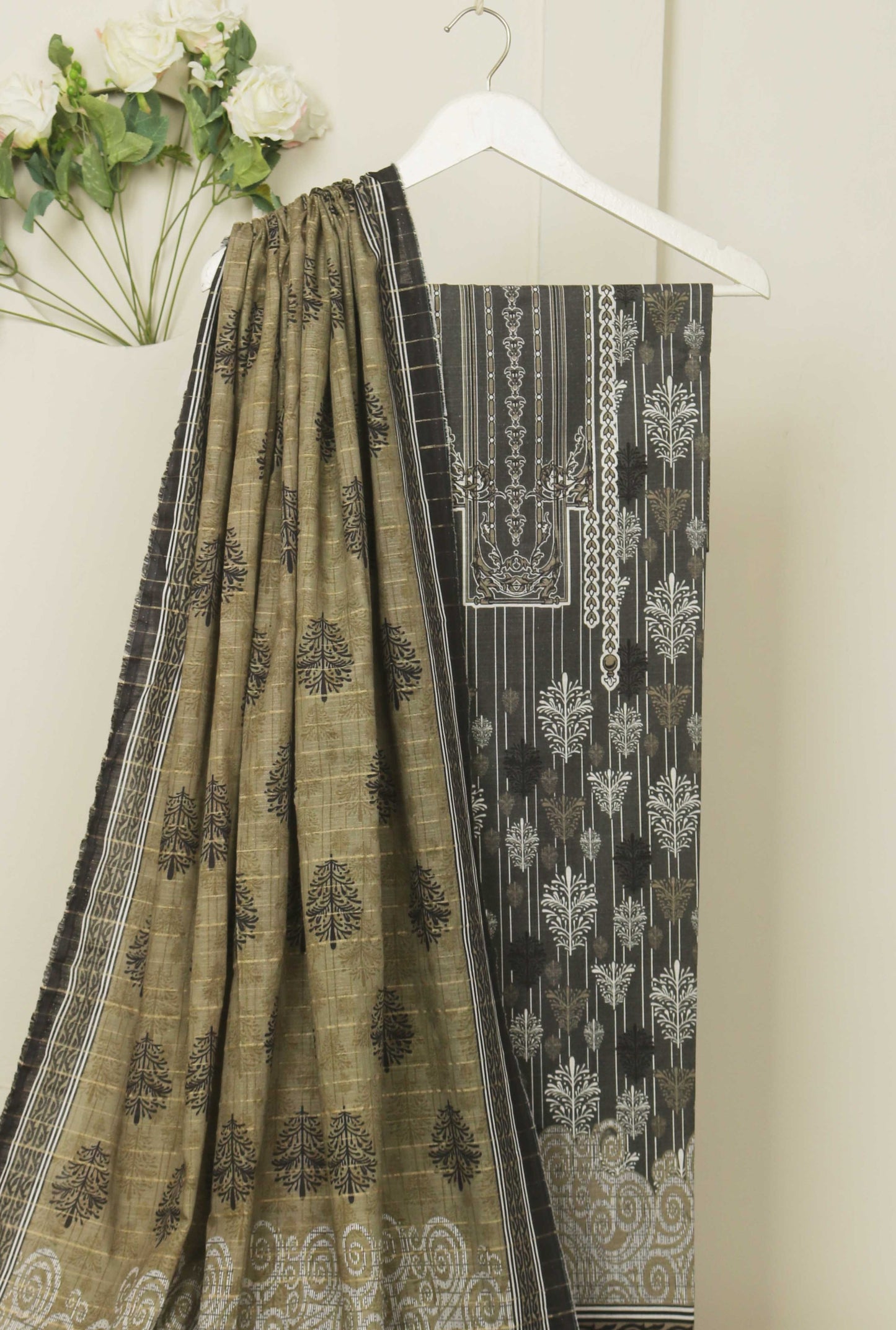3Piece – Superior Printed Khaddar Suit BSK2405