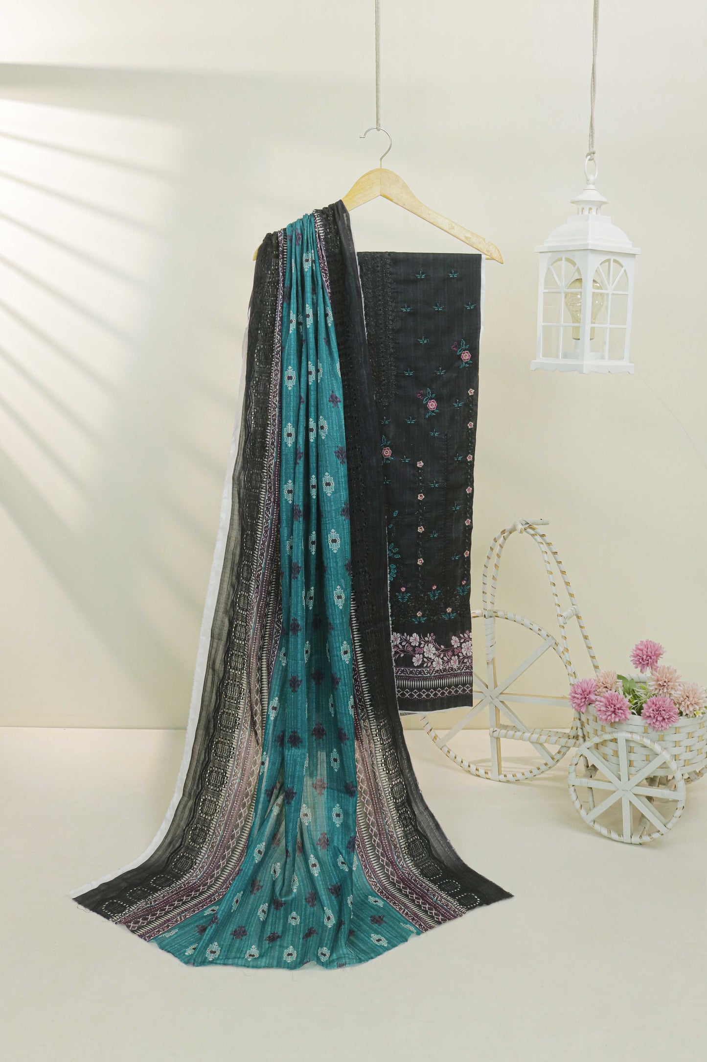 Luxury Lawn Embroidered Suit H25SLEMB03