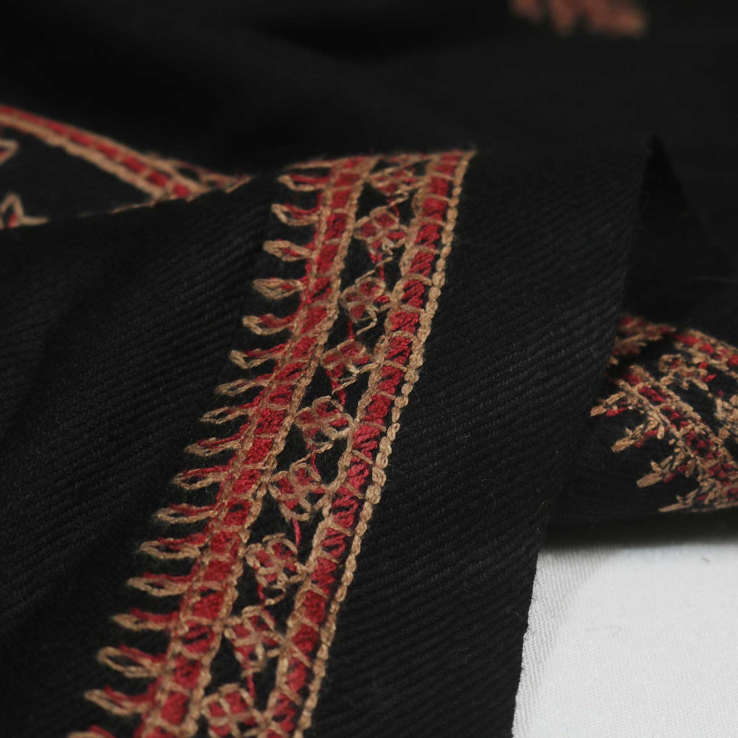 Embroidered Pashmina Black Shawl Sh266