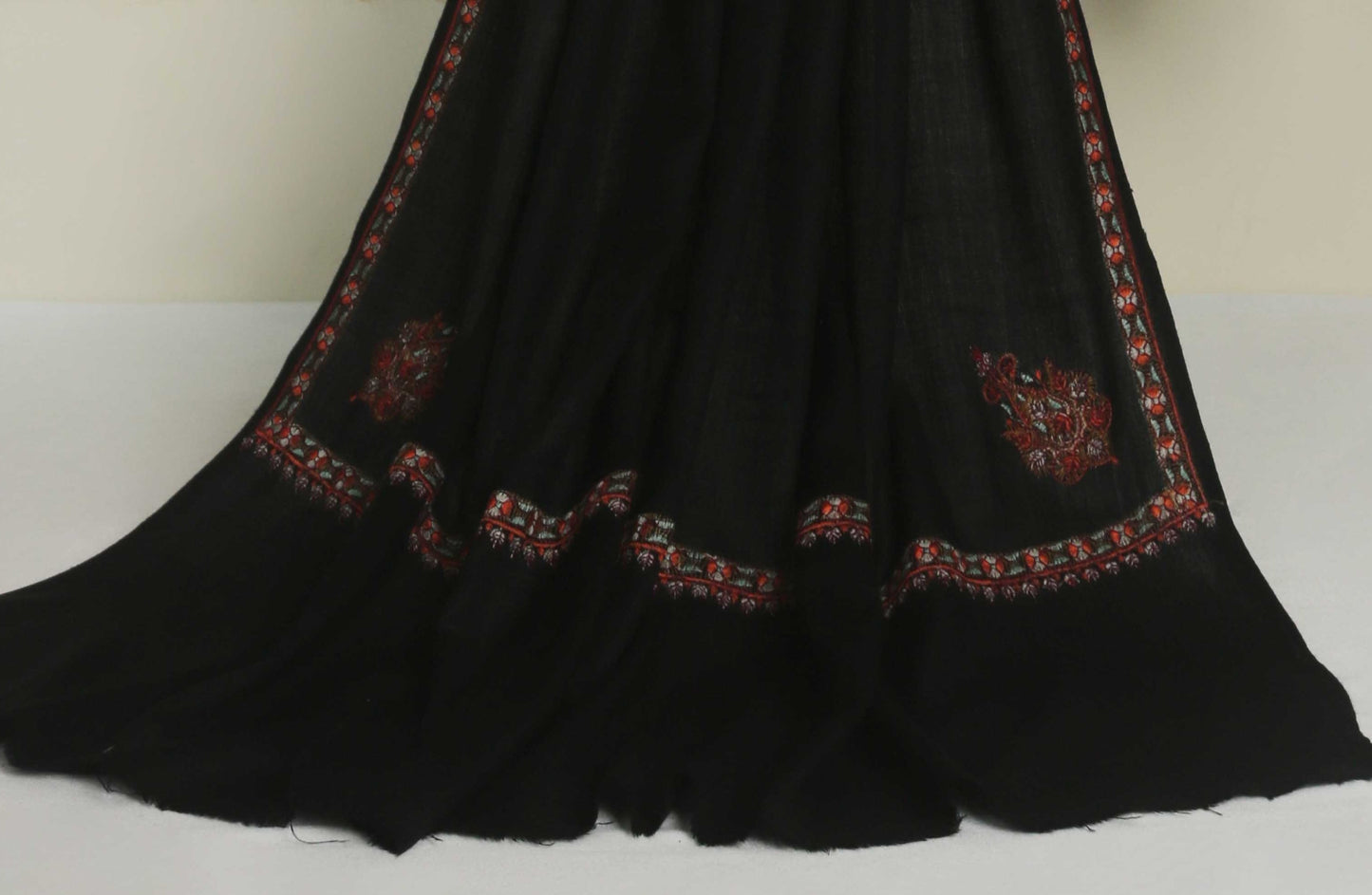 Chakoor Kingri Embroidered Pashmina Shaw FG0034-Black