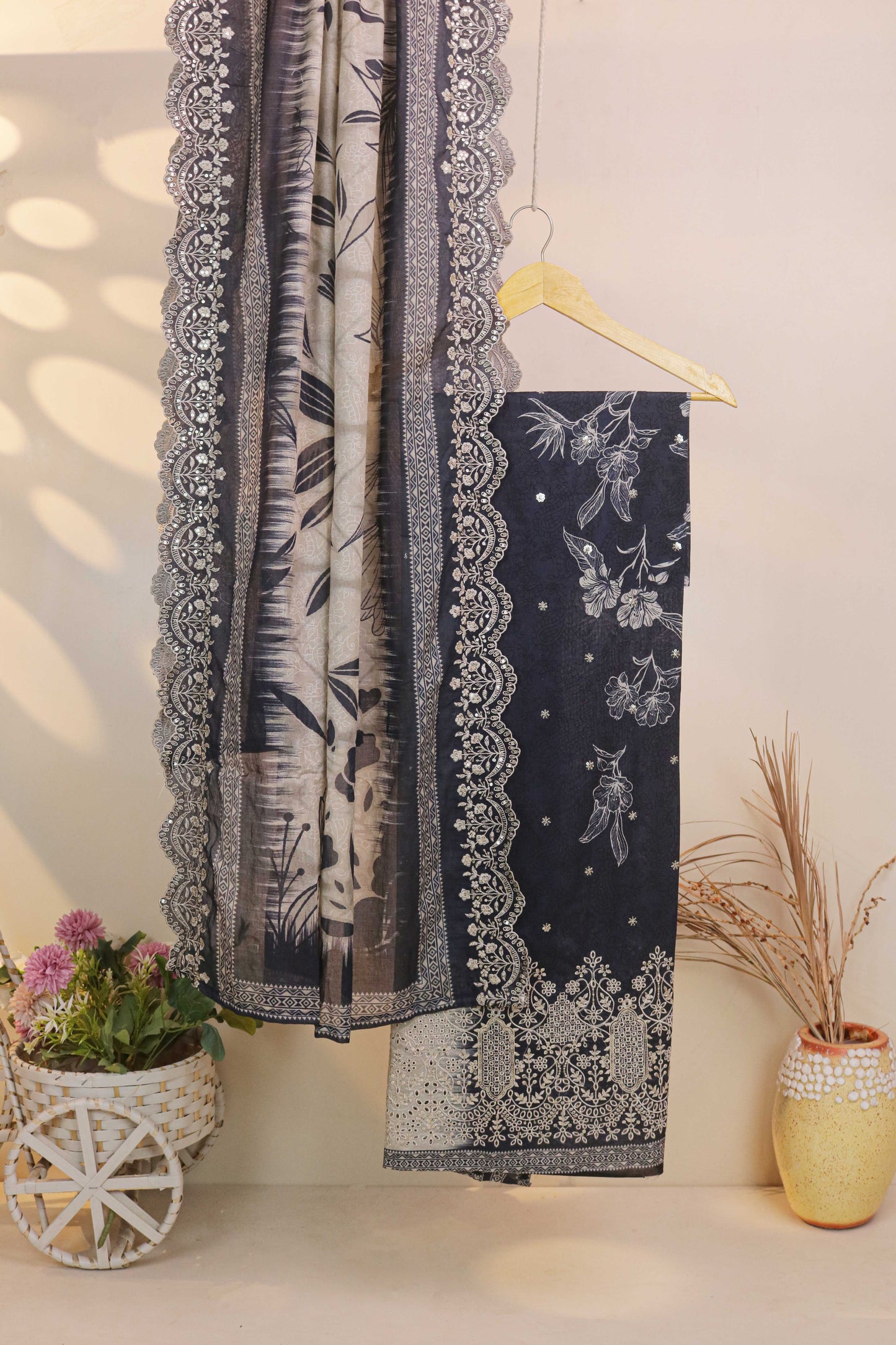 Luxury Lawn Embroidered Suit H25SLEBS20
