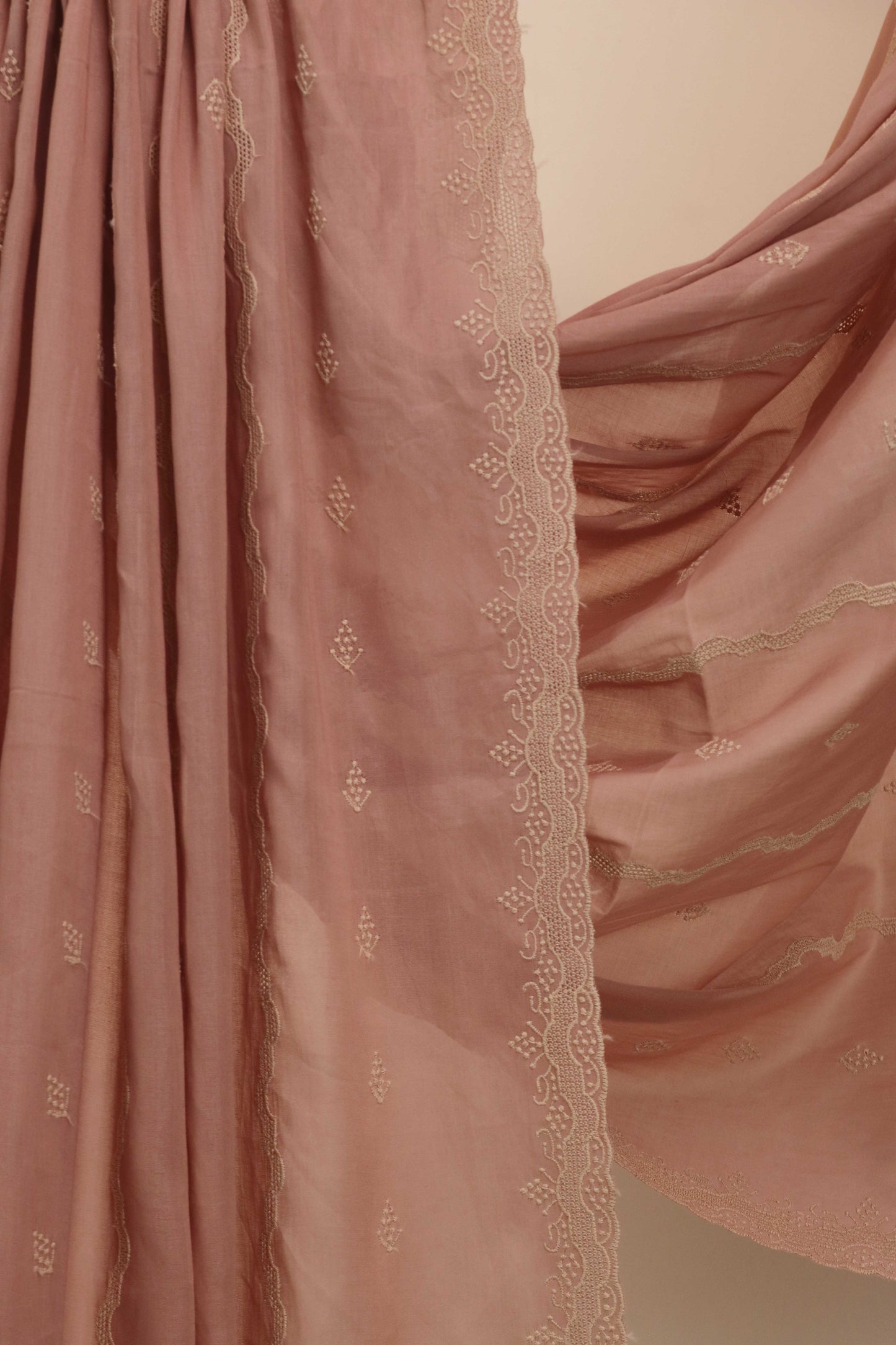 Embroidered Lawn Shawl LSH113