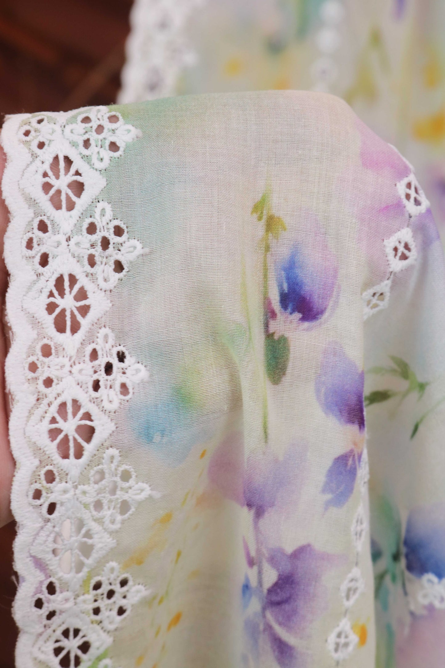 Embroidered Lawn Shawl LSH118A