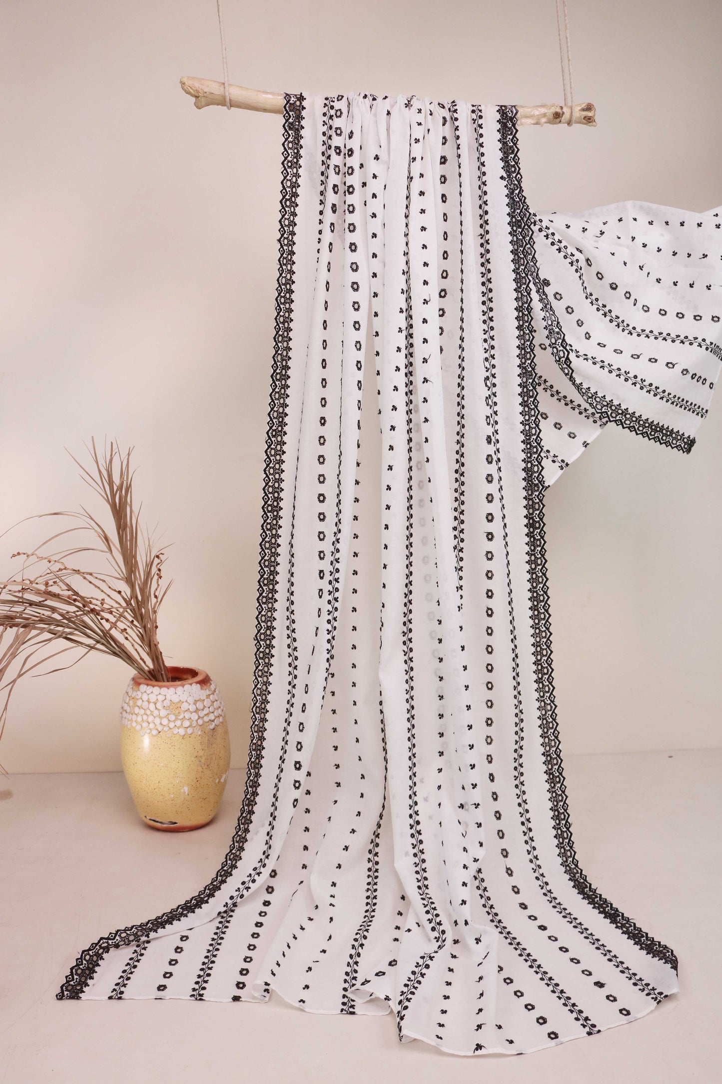 Embroidered Lawn Shawl 2868