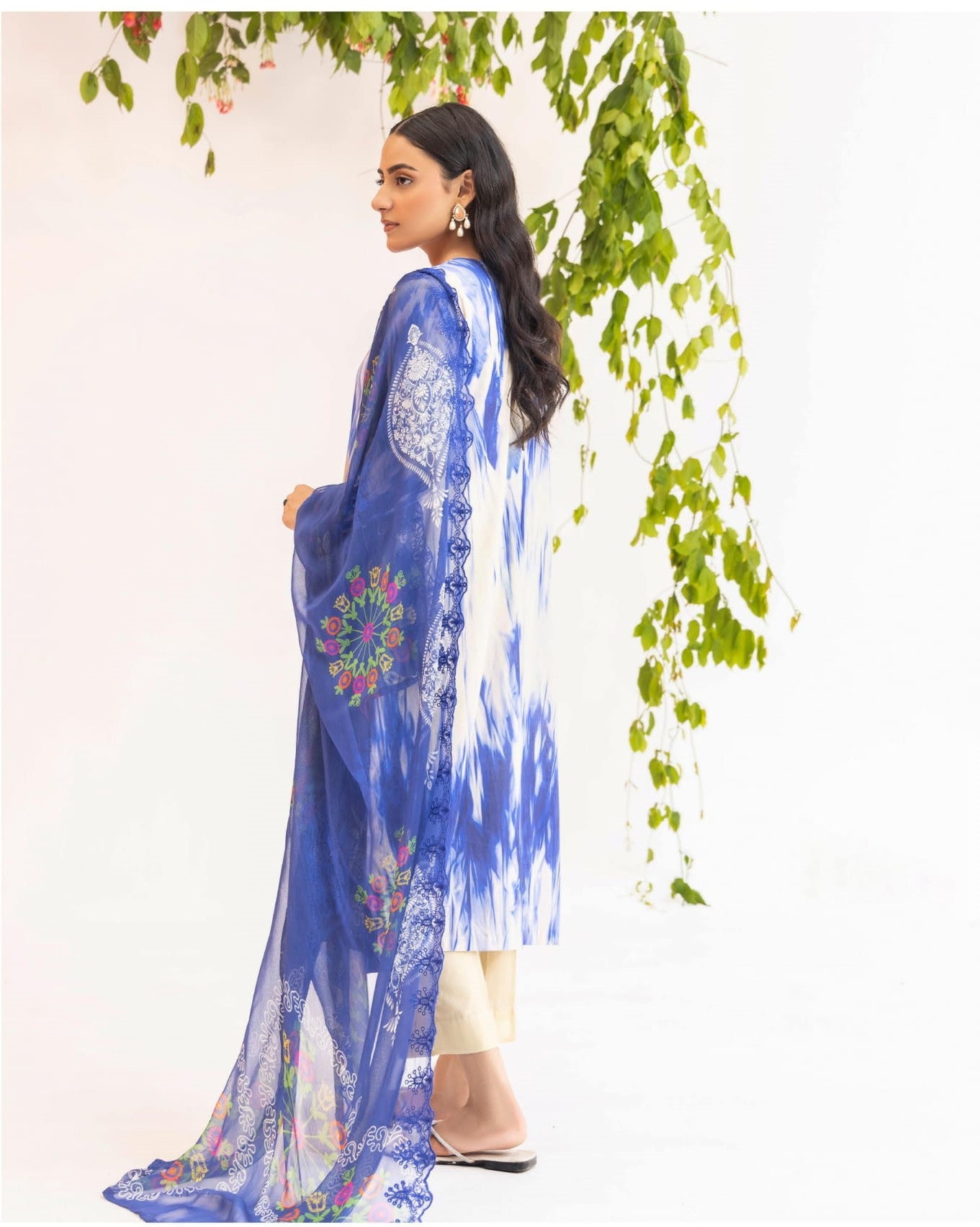 Lawn Embroidered Suit H25SLGM08