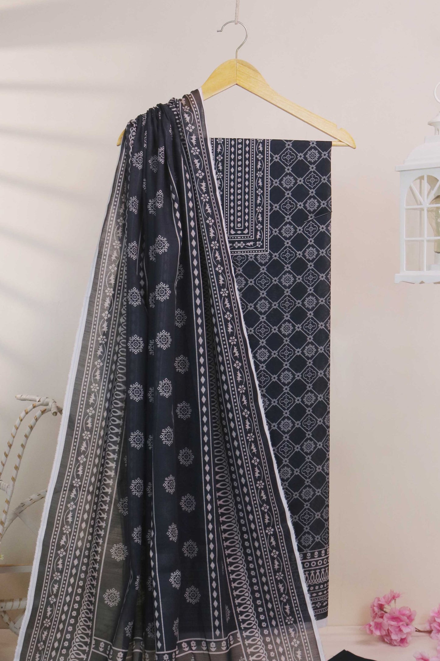 Luxury Lawn Printed Suit H25SLMJ1042