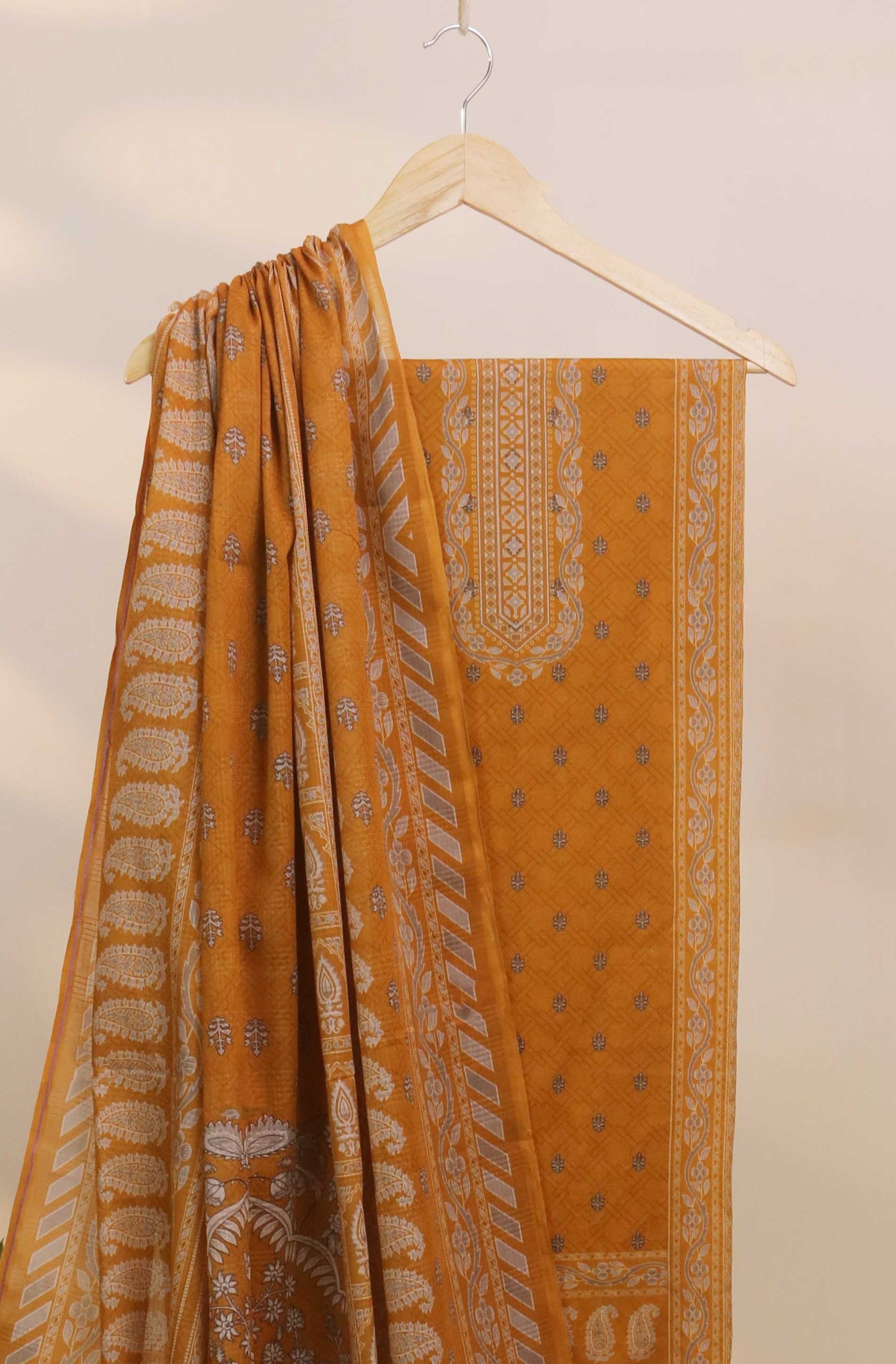 Luxury Lawn Printed Suit H25SLMJ240