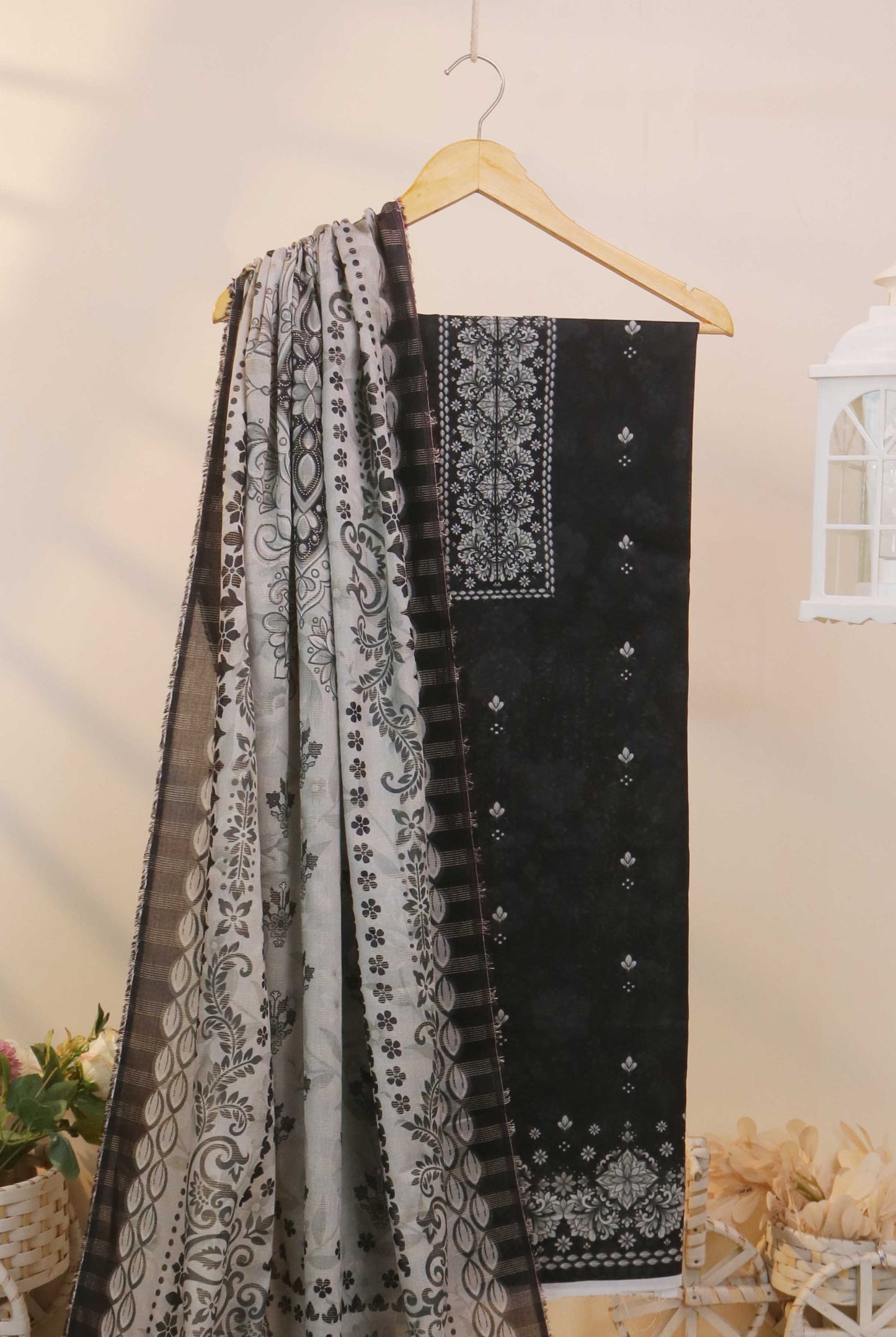Luxury Lawn Printed Suit H25SLMJ1701