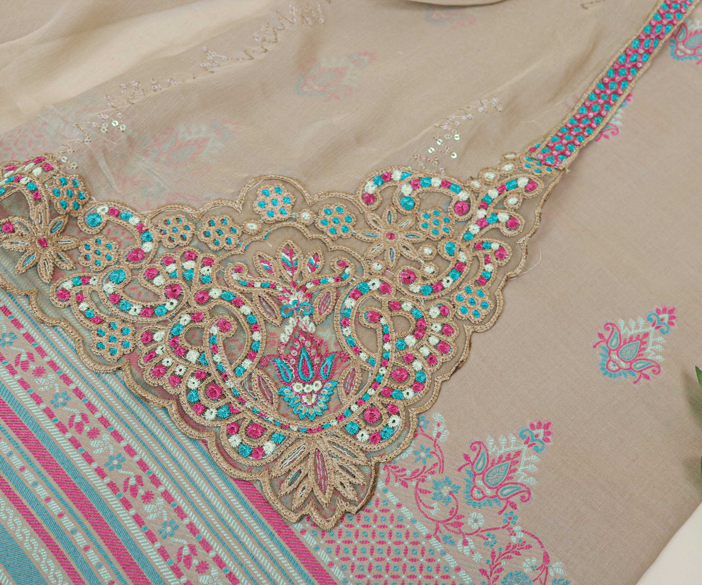 Luxury Lawn Embroidered Suit H25ZR04