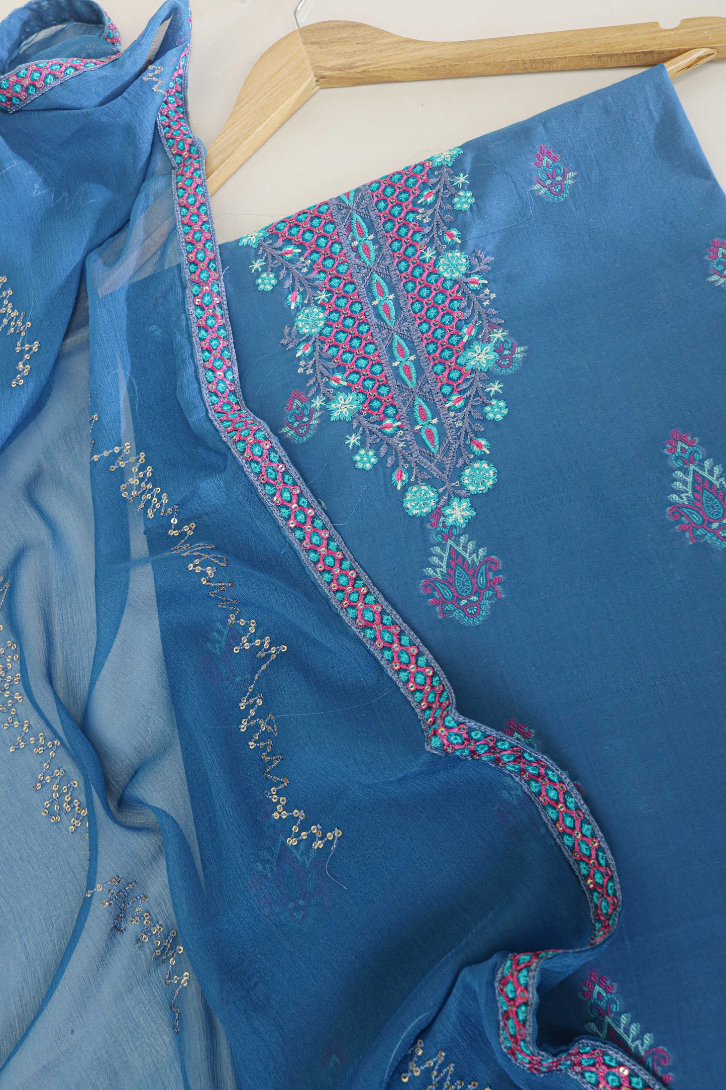 Luxury Lawn Embroidered Suit H25ZR01