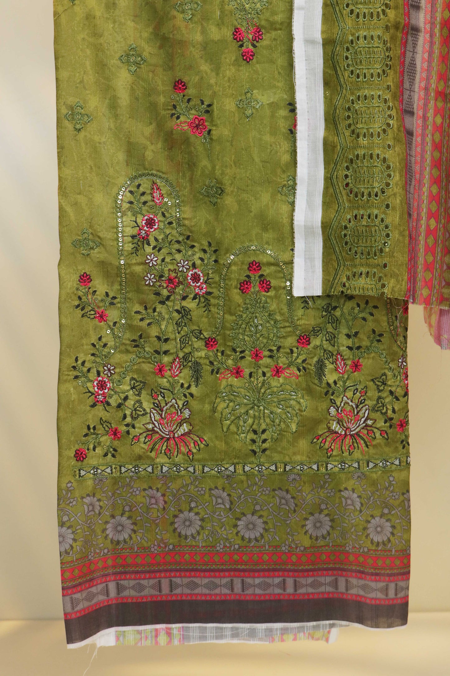 Luxury Lawn Embroidered Suit H25SLEMB07